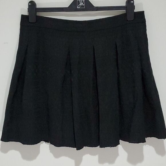 le chateau 33" waist black floral design skirt - Picture 1 of 5